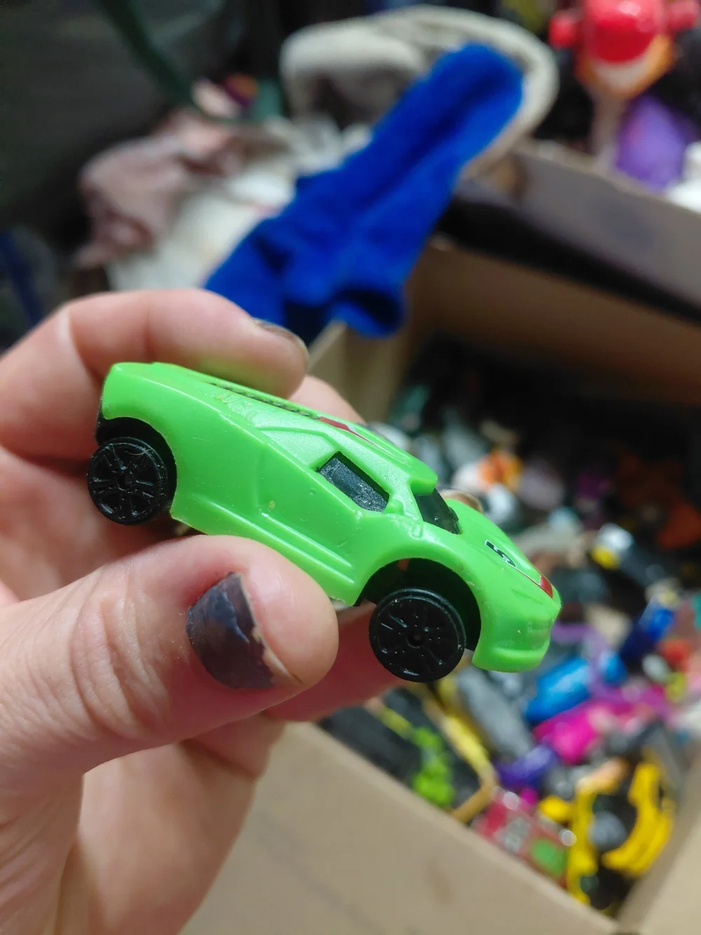 generic, unbranded pull-back toy car,